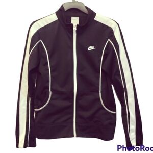 Nike youth athletic jacket XL full zip with pockets black with white logo